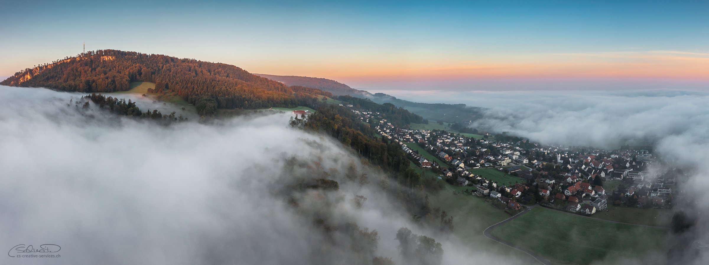 Pfeffingen Im Nebel 2400x900